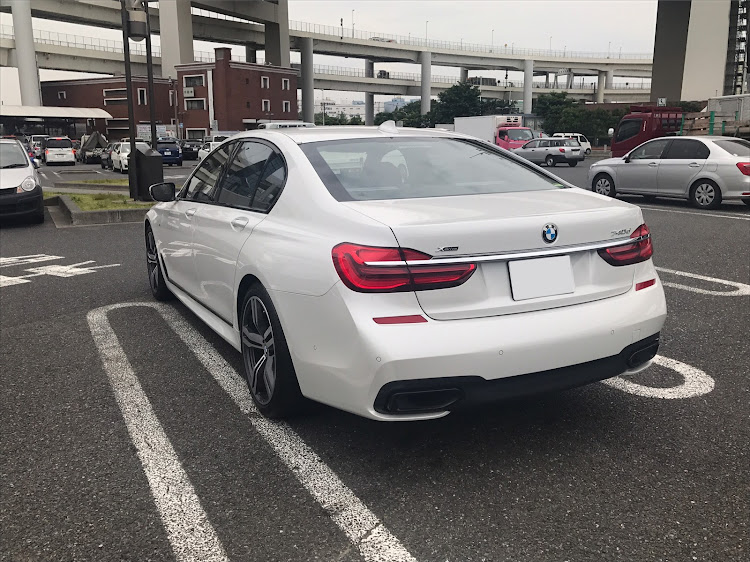 UNBALANCEさんが投稿したbmw・BMW 7シリーズ・BMW740・代車に関するカスタム事例の投稿画像1枚目