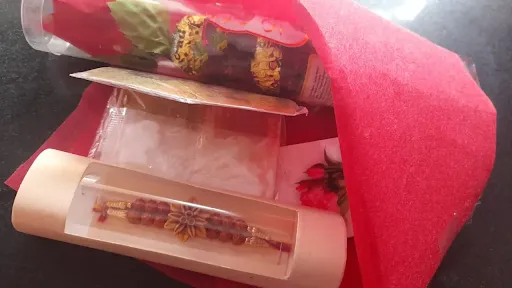 Freero Rocher With 1 Rakhi And Chawal Roli Massage Card