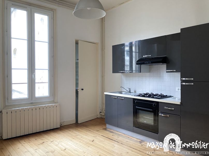 Location  appartement 3 pièces 66 m² à Cognac (16100), 599 €