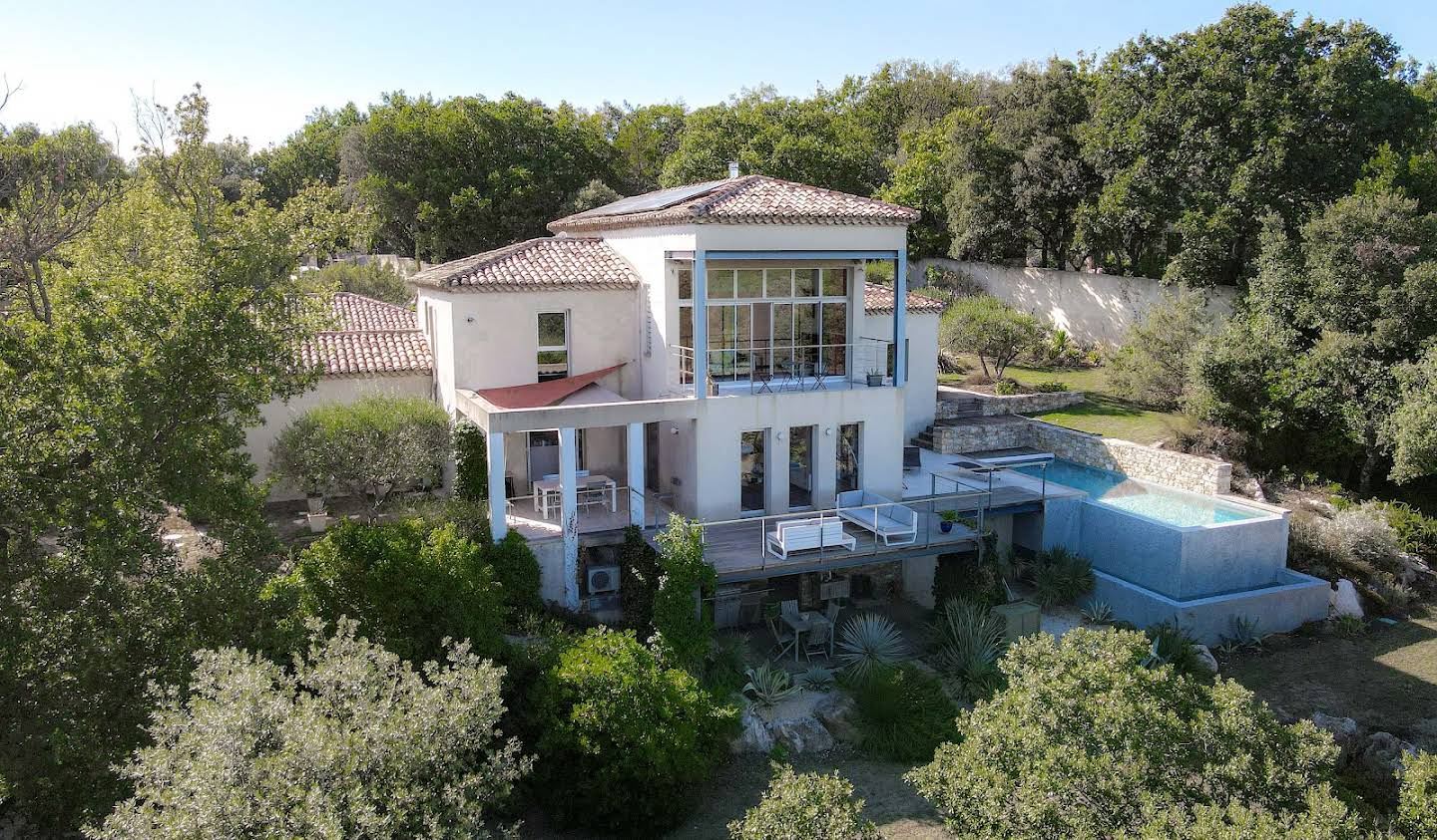 Propriété avec piscine et jardin Uzès