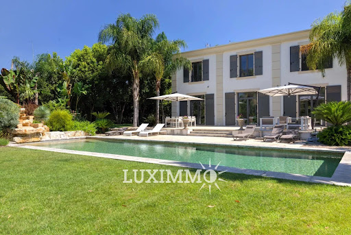 Villa with pool 1