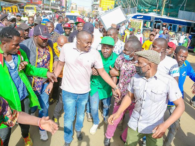 Mbunge wa Starehe Charles Njagua akizuru soko la Gikomba,kaunti ya Nairobi, 26/01/2022.