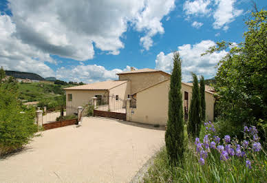 Maison avec piscine et terrasse 4