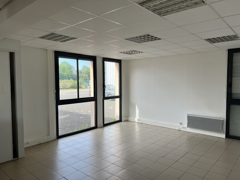 Location  locaux professionnels 4 pièces 74 m² à Damigny (61250), 590 €