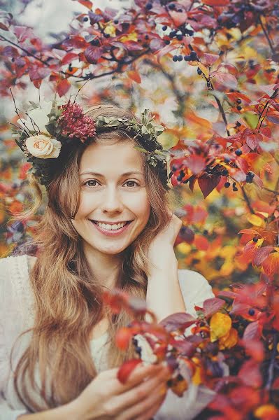 Fotógrafo de casamento Svetlana Stepanova (iellayn). Foto de 2 de outubro 2014