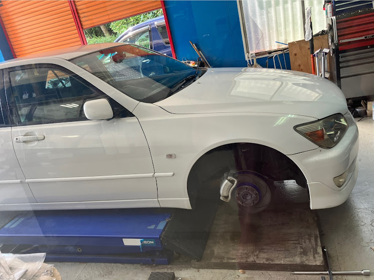 アルテッツァの#アルテッツァ・ダウンロップ・新品タイヤに関するカスタム事例の投稿画像1枚目