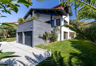 Maison avec piscine et terrasse 3