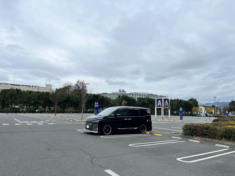 ヴォクシーの愛車の好きな角度・劇場版ハイキュー‼︎・ZWR90W・90ヴォクシー・洗車に関するカスタム事例の投稿画像2枚目
