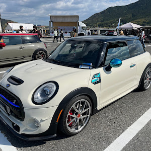 ミニ ハッチバック JCW