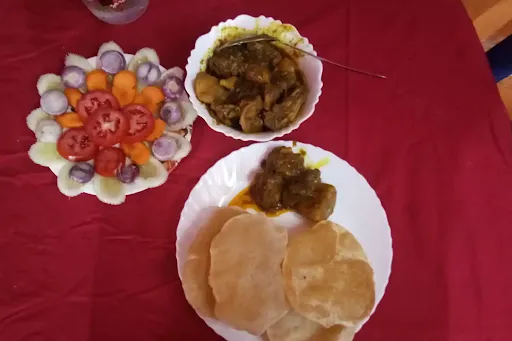 Luchi With Chicken Curry