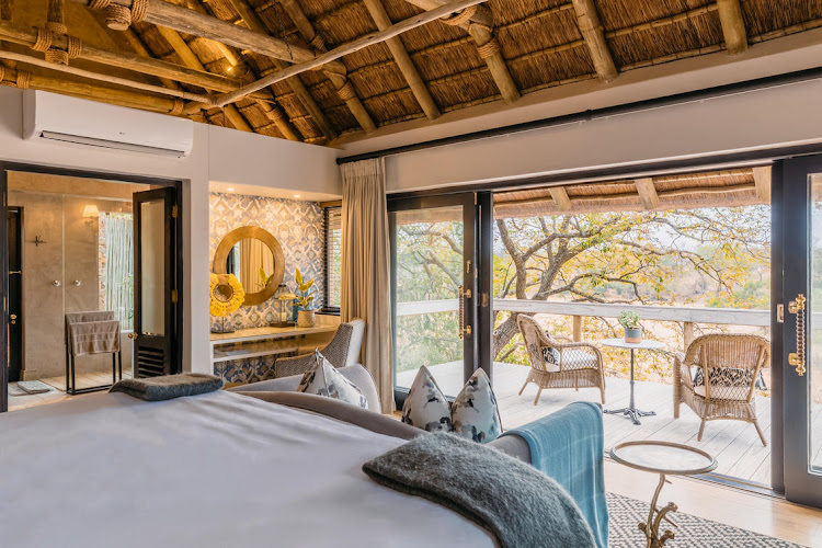 Thornybush Game Lodge standard suite.