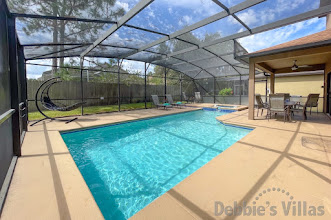 Stunning, south-facing pool and spa with no rear neighbours at this Davenport vacation villa