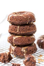 Vegan Banana Chocolate Donuts was pinched from <a href="https://www.simplyquinoa.com/vegan-banana-chocolate-donuts/" target="_blank">www.simplyquinoa.com.</a>