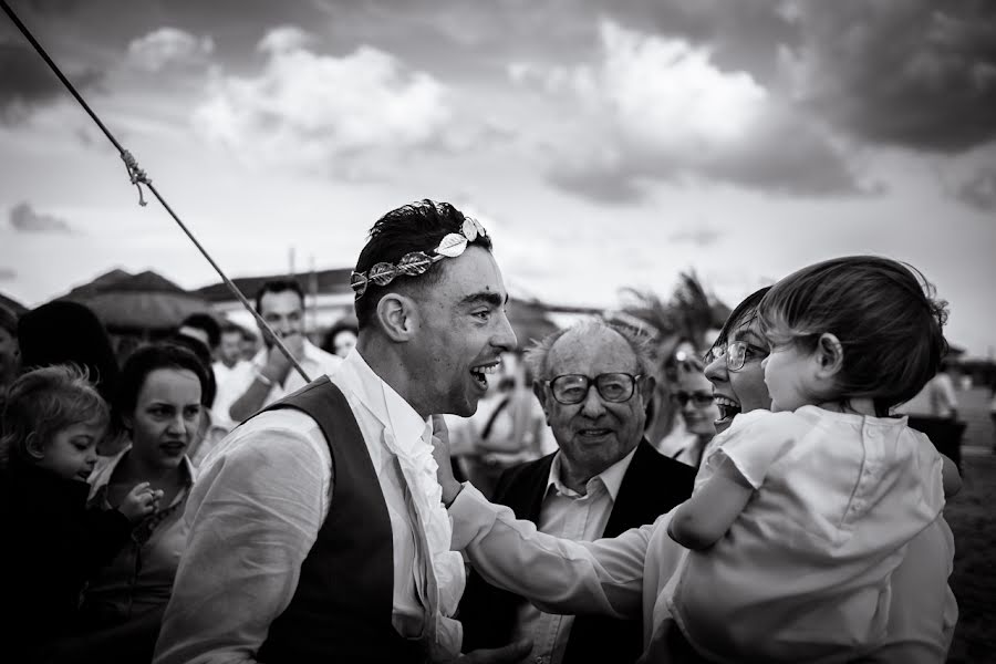 婚禮攝影師Simone Crescenzo（simocre）。2016 11月28日的照片