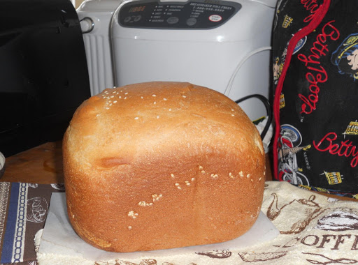 A 1-1/2 lb loaf, light crust setting.