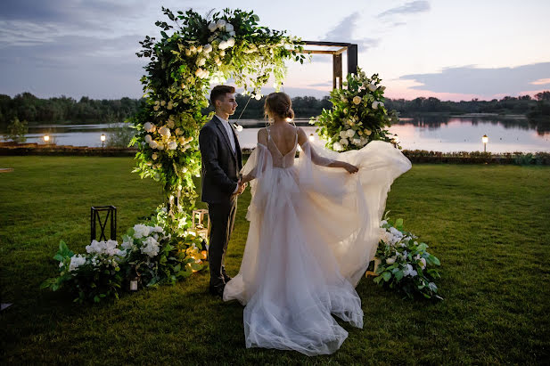 Fotógrafo de casamento Elena Topanceva (elentopantseva). Foto de 29 de março 2022