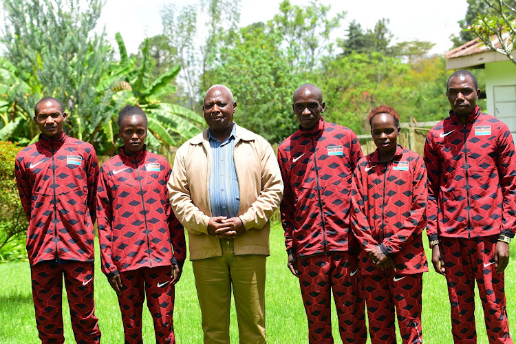 AK president poses with some of the marathoners for Paris 2024 from (L-R) Alexander Munyao, Brigid Kosgei, Eliud Kipchoge, Peris Jepchirchir and Benson Kipruto