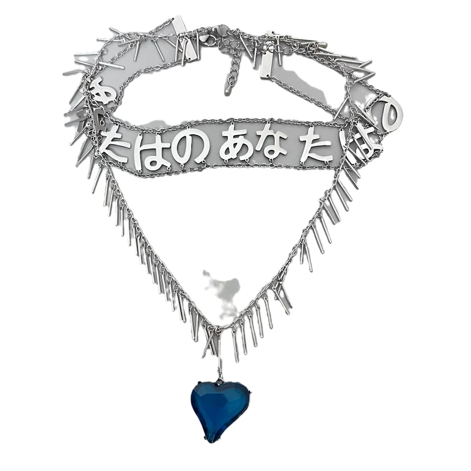 All-Matching sierlijke oceaanblauwe hartjesketting met kwastjes. Een veelzijdige ketting die perfect bij elke outfit past.