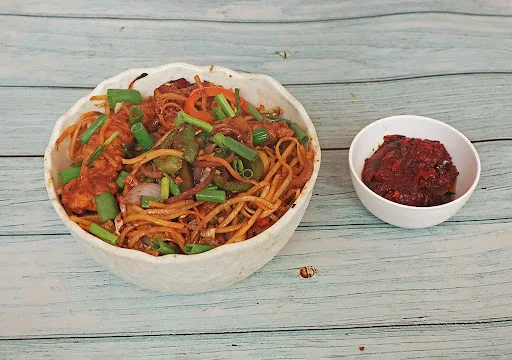 Chicken Chilli Noodles With Semi Gravy