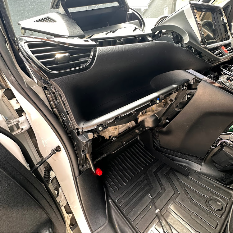 ノアのZRR80W・ノア80・80ノアに関するカスタム事例の投稿画像2枚目