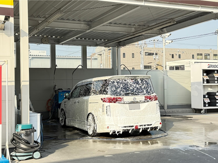 エルグランドのインパル・ニスモ風・他力本願洗車・ファンミーティング2025・今日はあつかったに関するカスタム事例の投稿画像1枚目