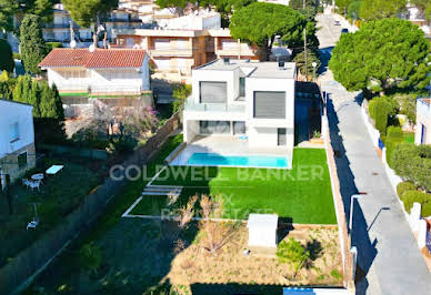 Villa with garden and terrace 16