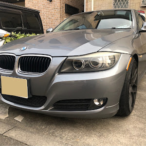 320i