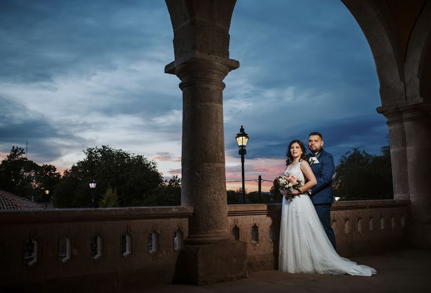 Fotografo di matrimoni Emmanuel Ortiz (emmartiz). Foto del 3 maggio 2023