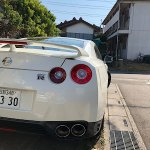 NISSAN GT-R