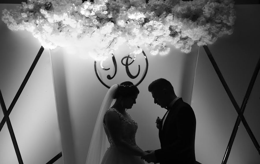 Fotografo di matrimoni Igor Karkhut (karhutigor). Foto del 8 dicembre 2019