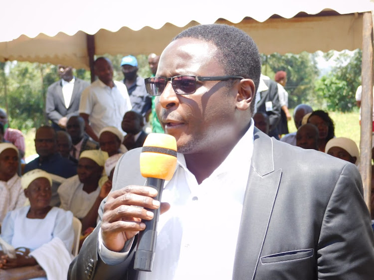 Vihiga Senator George Khaniri in Wodanga ward during the funeral of his uncle.