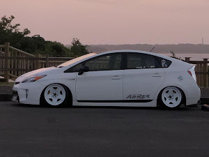 プリウス 30系の Usdm Jdm エアサス Stanceに関するカスタム ドレス