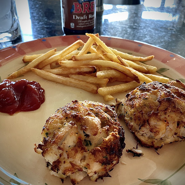 Gluten-Free Crab Cakes at Capt'n Chucky's Crab Cake Co