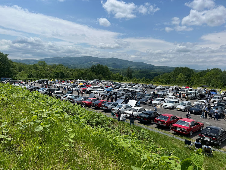 みっちゃんさんが投稿した北海道ハチマルカー＆キューマルカーミーティング・C32ローレル・昭和後期・会場で見てくれた皆さんありがとうございます😊・ネオクラシックに関するカスタム事例の投稿画像10枚目