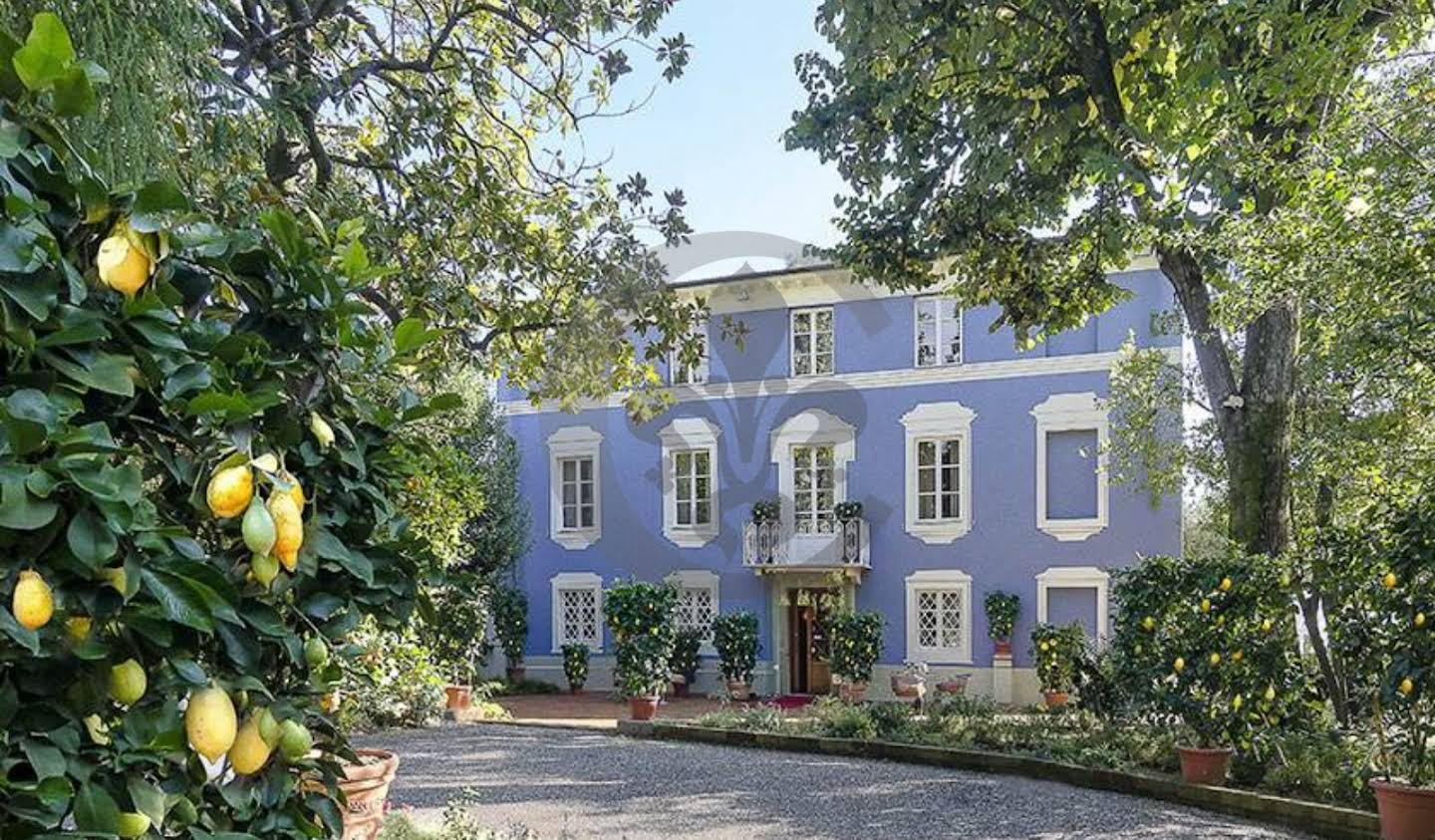 Villa with pool and garden Lucca