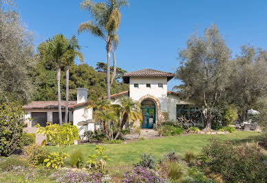 Maison avec piscine et jardin 9