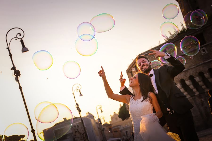 Fotografo di matrimoni Luca Campanelli (lucalaura). Foto del 6 dicembre 2019