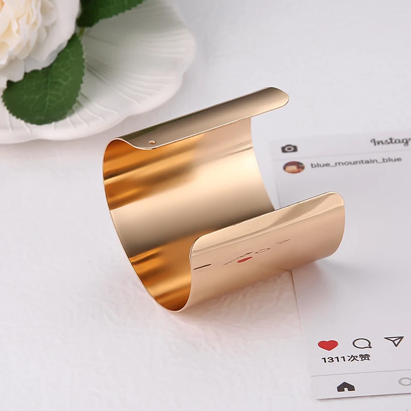 Pulsera Ancha Simple de Metal para Mujer Elegancia Discreta Diseño Amplio y Moderno Accesorio Diario Perfecto para un Toque de Estilo Sutil