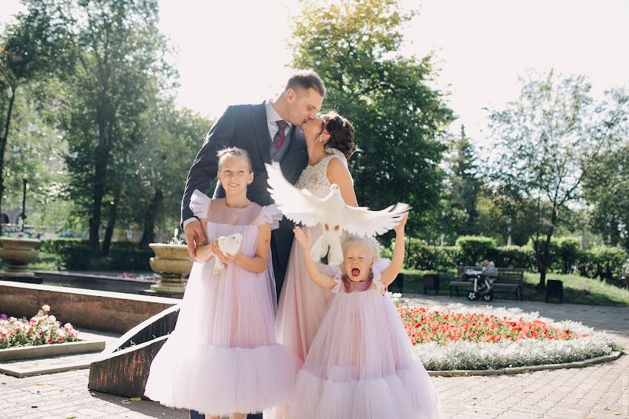 Fotógrafo de casamento Dmitriy Kazakovcev (kazakovtsev). Foto de 10 de fevereiro 2020