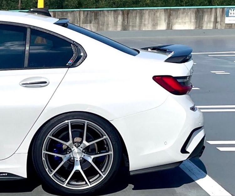 3シリーズ セダンのBMW3シリーズ・G20 320d Xdrive・ルーフスポイラー・トランクスポイラーに関するカスタム事例の投稿画像1枚目