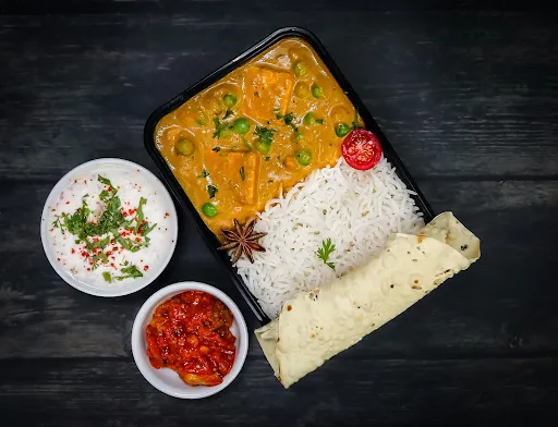 Matar Paneer With Basmati Rice [650 Ml]