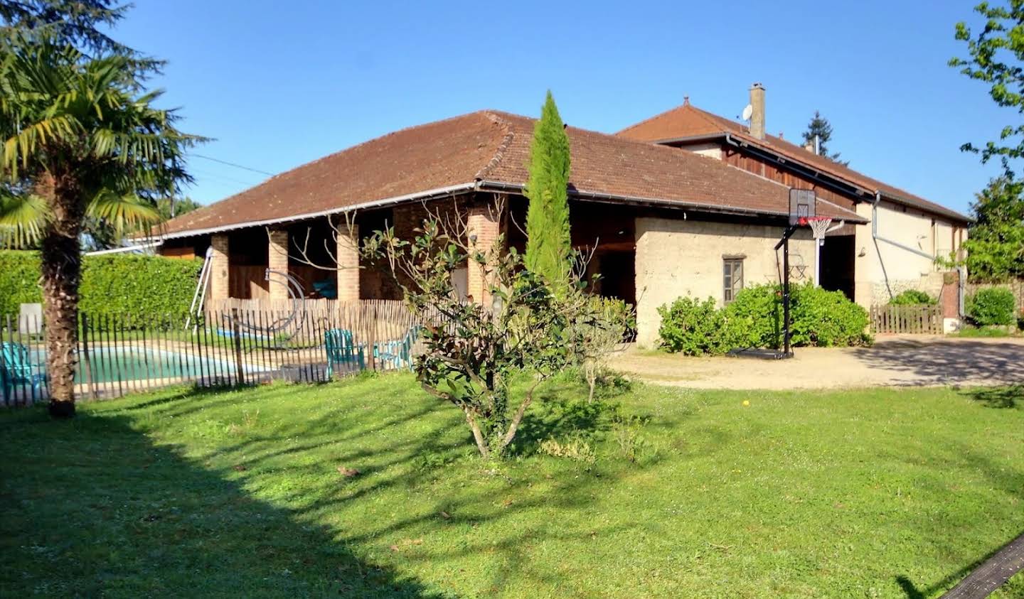 House with pool Saint-Marcellin