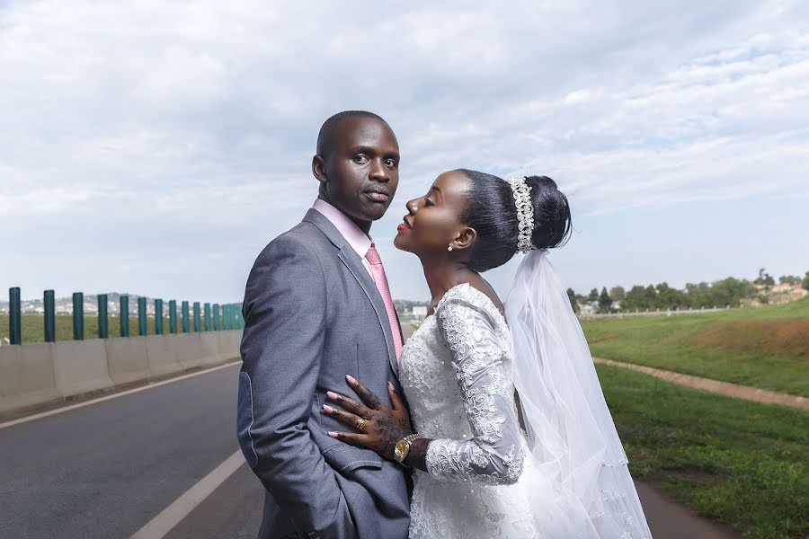 Photographe de mariage Esckodata Amon Mbaaga (escko11). Photo du 24 novembre 2019