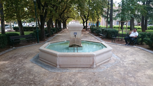 Fontaine De La Mairie Du Cannet