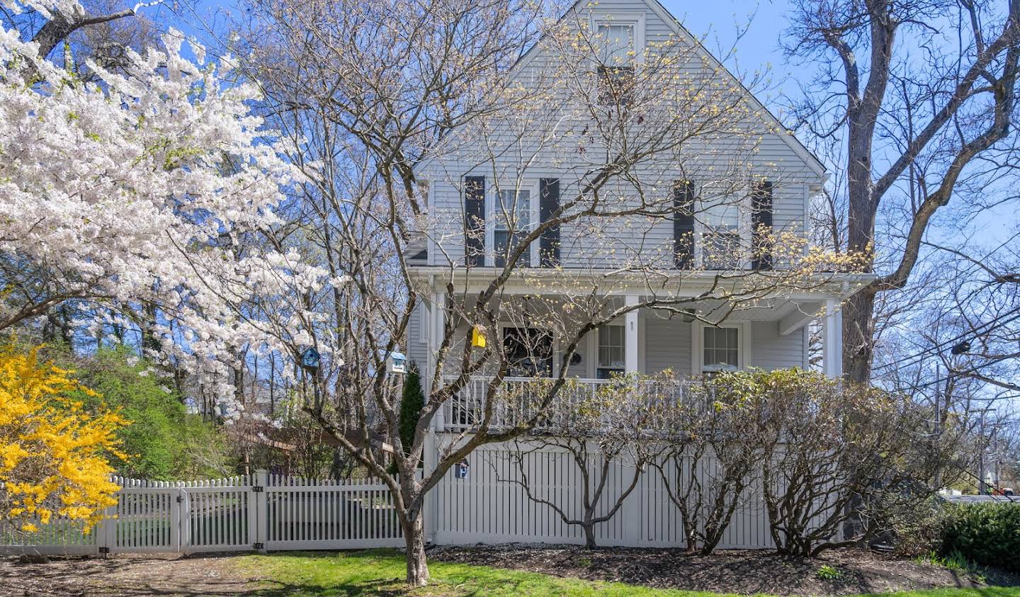 Farm house with garden Wellesley