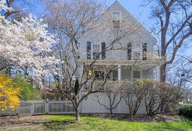 Farmhouse with garden 2