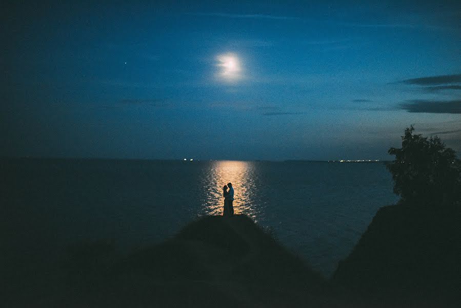 Fotografo di matrimoni Denis Khuseyn (legvinl). Foto del 9 febbraio 2019