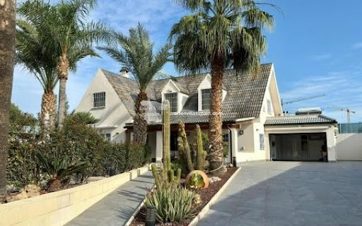 Villa with pool and garden 5