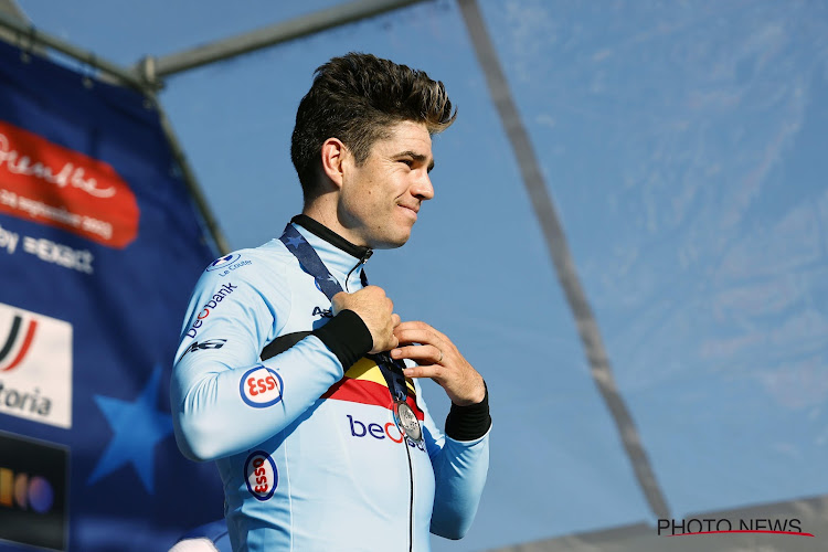 Axel Merckx zegt welke fout Wout van Aert maakte op het EK op de weg