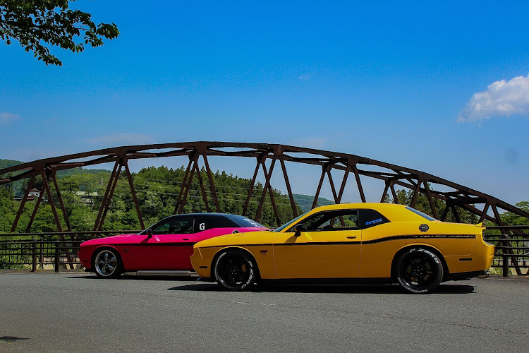 チャレンジャーのDODGE CHARGERS・yellowjacket・pantherpink・アメ車好き・車好きに関するカスタム事例の投稿画像1枚目
